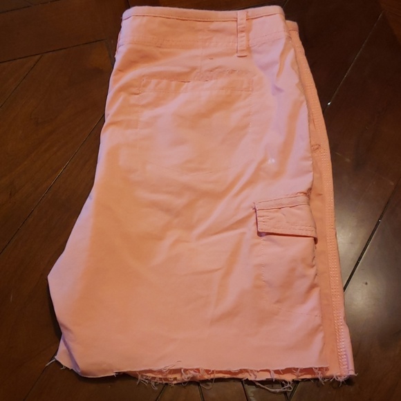 Shorts - Picture 2 of 4